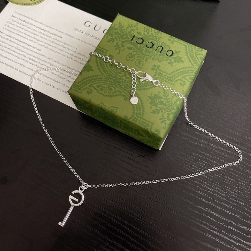 G*u*i necklaces